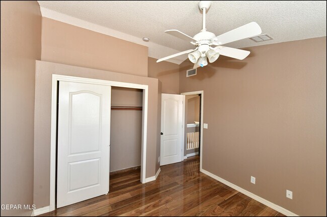 Building Photo - 3257 Sunset Point Dr