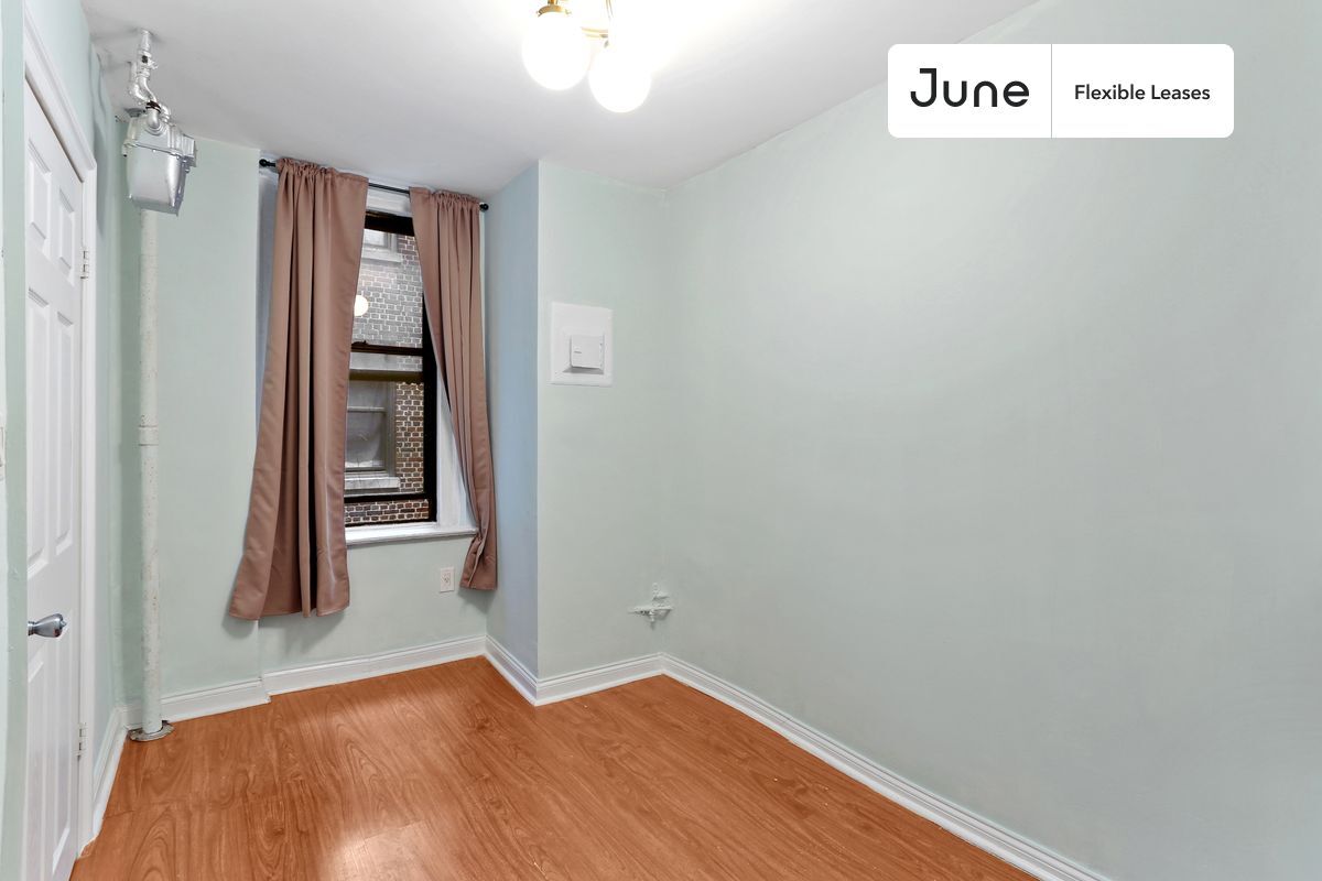 Building Photo - 23 E 109th St