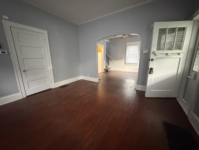 Building Photo - 3 Bedroom Near Irvington-Emerson Heights