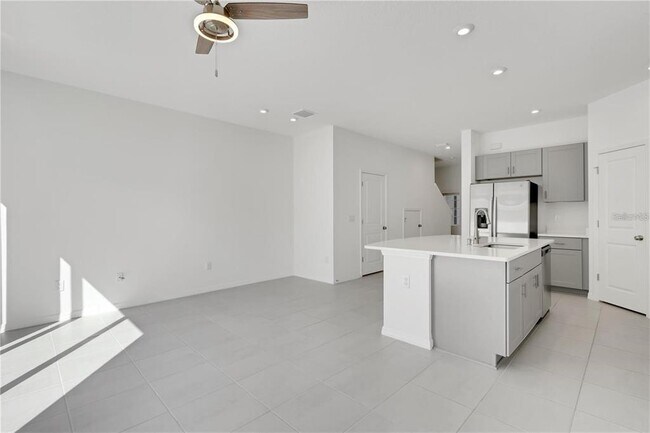 Building Photo - 6313 Willowside St