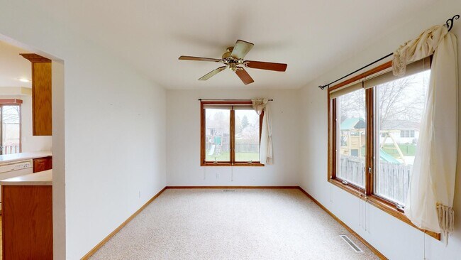 Building Photo - Available 9/20 - Established Neighborhood