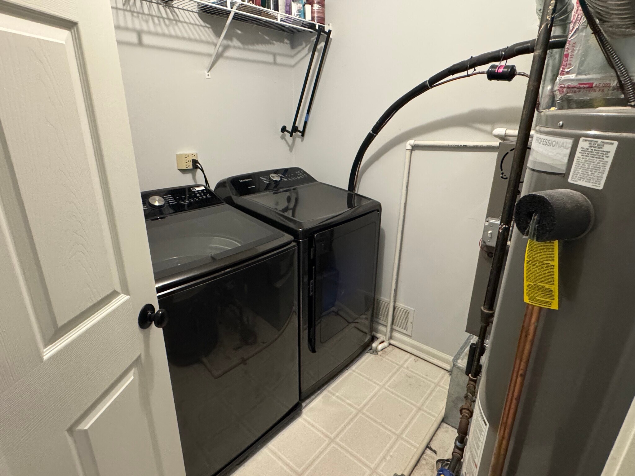 Laundry Room - 268 Camel Bend Ct