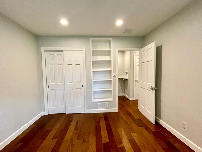 Building Photo - AVAIL IN AUGUST- Immaculate, 3/2 Home in M...