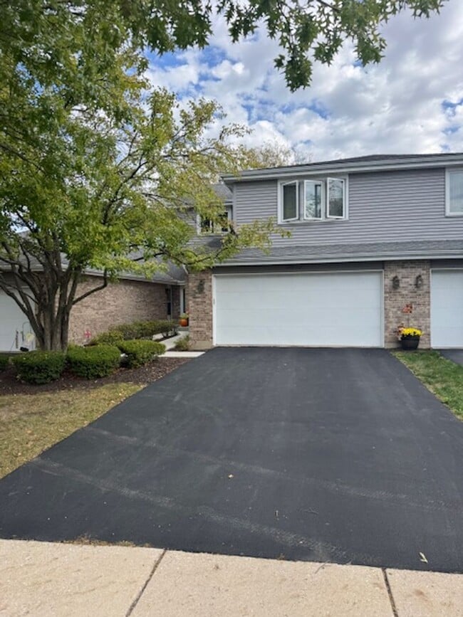 Building Photo - Cambridge Dr. Mokena