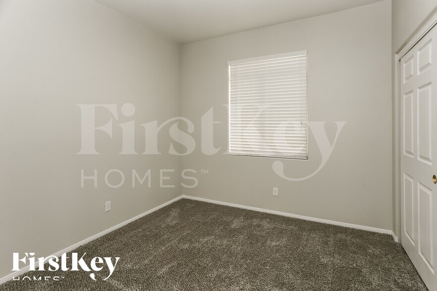 Building Photo - 4405 Vogue St