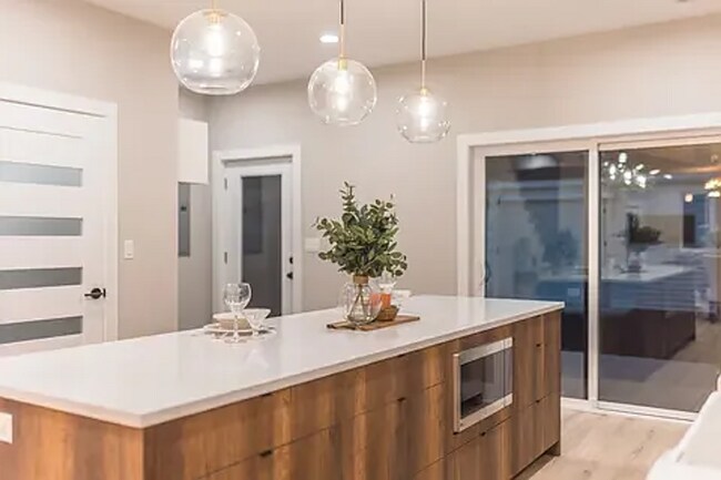 Building Photo - 5901 W Erie St