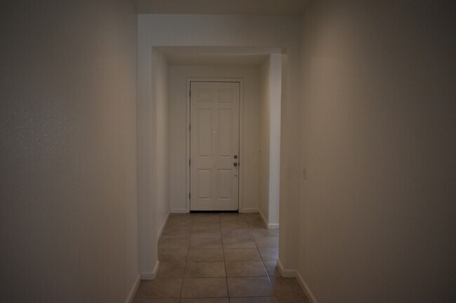 Building Photo - 4457 Jennifer Wy