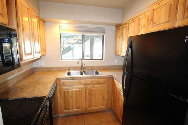Building Photo - ** LEASE PENDING MOVE IN SPECIAL! Keep COO...