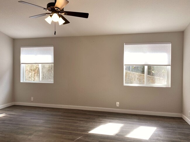 Building Photo - Beautifully Remodeled in Cascade Locks