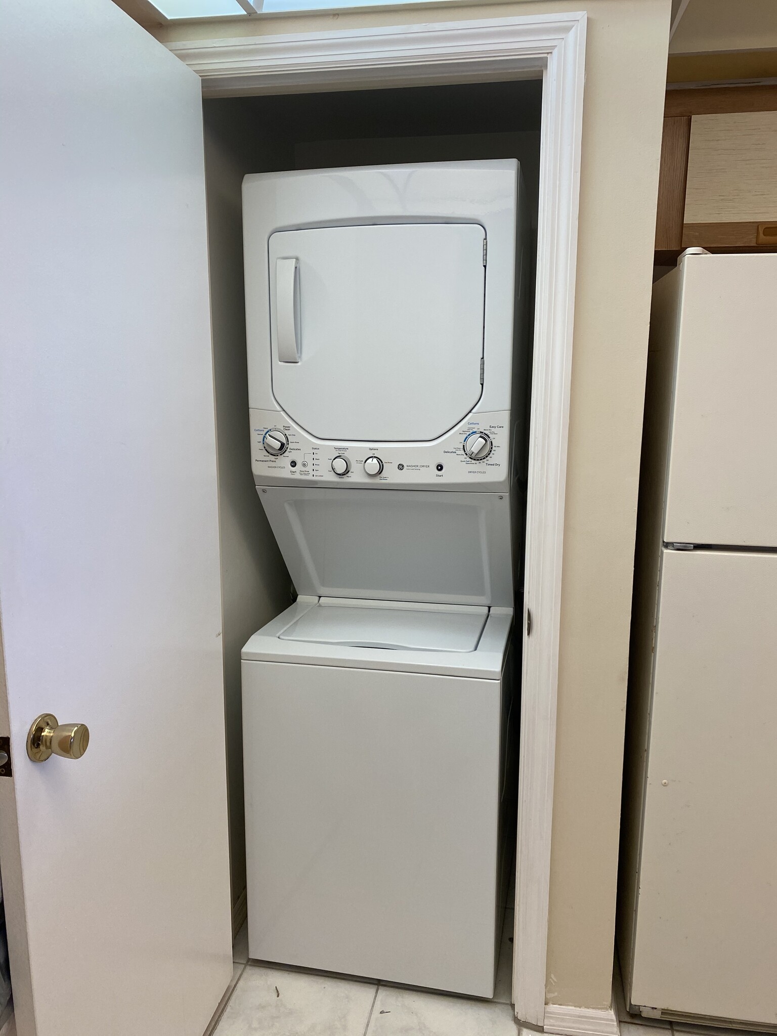 Washer & Dryer - 9650 S Ocean Dr