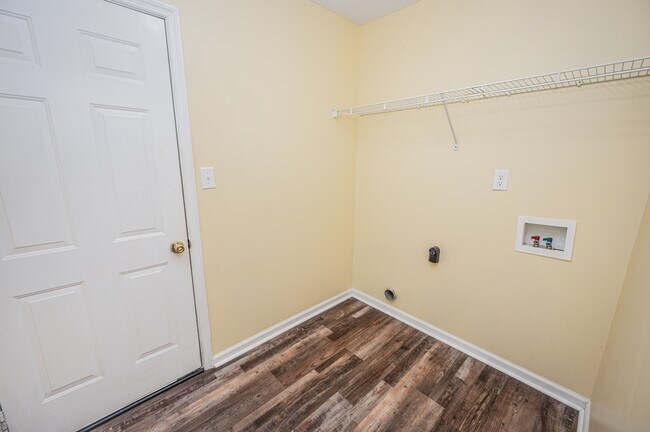 Building Photo - 910 Gum Branch Ct