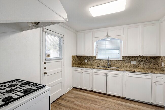 Building Photo - 1823 Angeline St