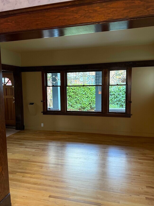 Building Photo - 6547 Greenwood Ave N