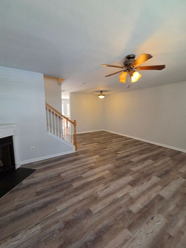 Building Photo - 7309 Sun Dance Dr