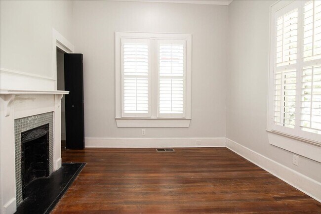 Building Photo - Beautiful 3/2.5 w/ Office Minutes From Airport and Woodward Academy!