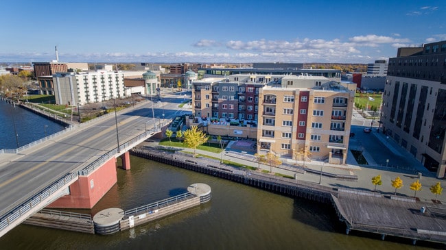 Building Photo - CityDeck Landing