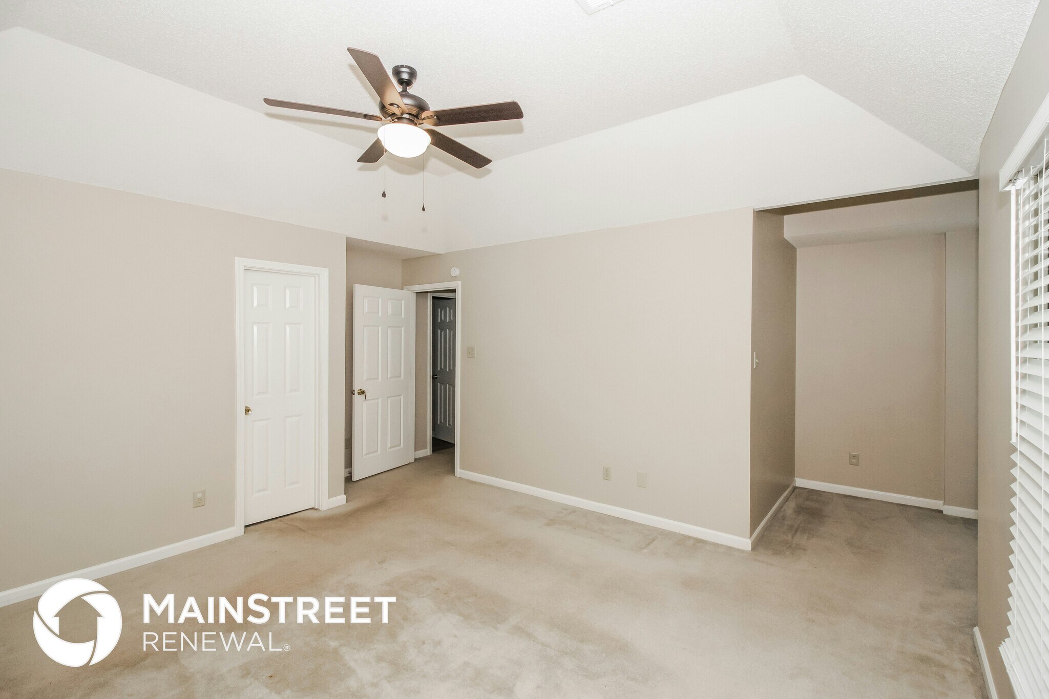 Building Photo - 1990 3 Pines Cove