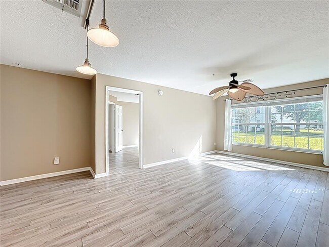 Building Photo - 3960 Southpointe Dr