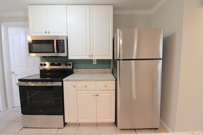 Building Photo - Charming 2 Bedroom, 1 Bath Home on Quiet C...