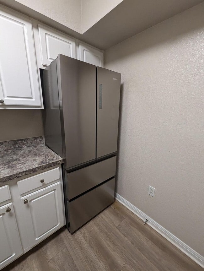 Building Photo - Conveniently located, Updated 2x2 corner b...