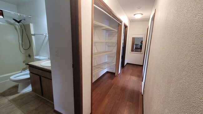 Building Photo - 15-1876 19th Ave