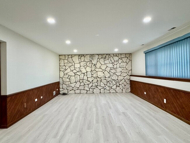 Building Photo - 8548 Bethany Ln