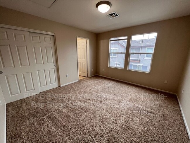 Building Photo - 1586 Sumac Pl