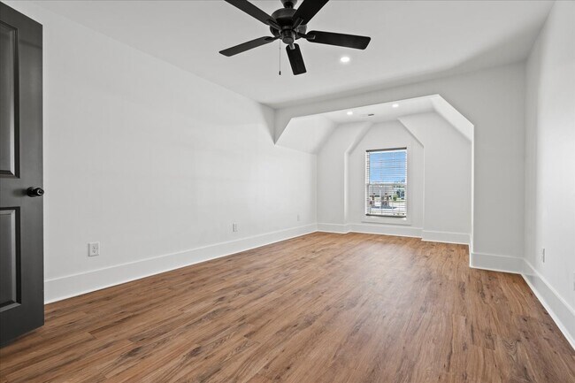 Building Photo - 1330 Twelve Oaks Ln