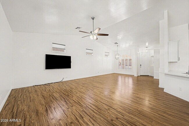 Building Photo - 678 W Fremont Dr