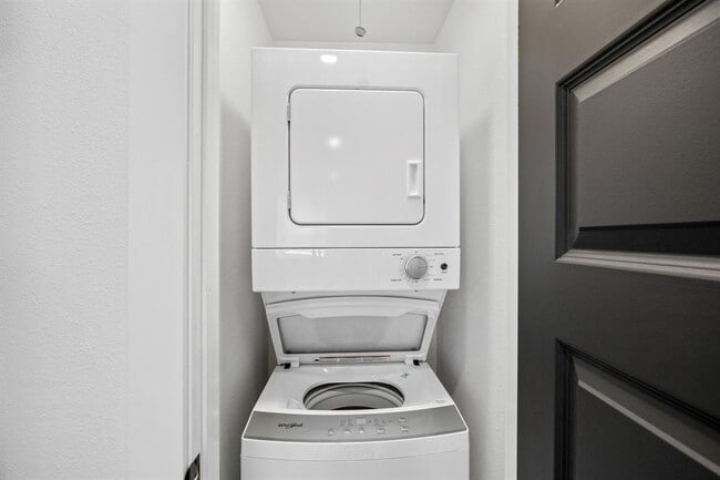 Building Photo - 2808 Jefferson St