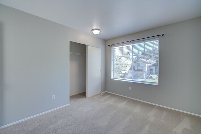 Building Photo - 4Bd/2.5Ba Sammamish Home