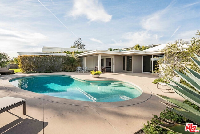 Building Photo - 686 Enchanted Way