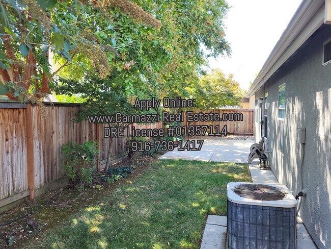 Building Photo - 9451 Lakewind Ln