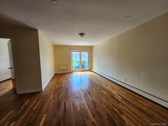 Building Photo - 165-19 Chapin Pkwy