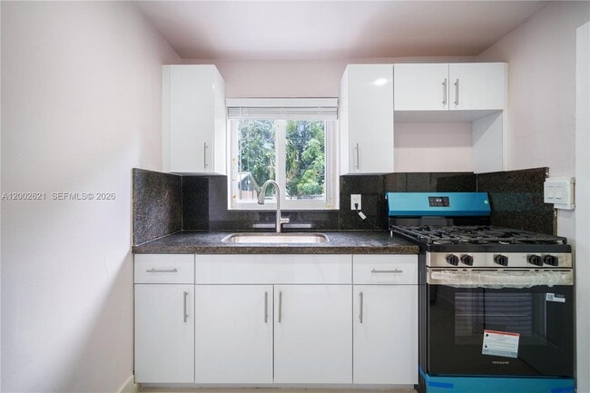 Building Photo - 2456 Jackson St