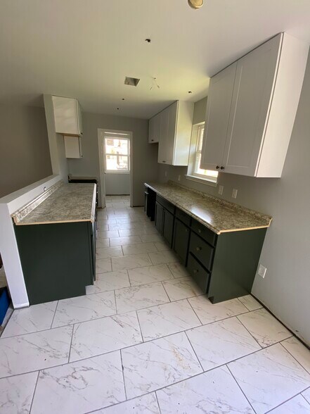 Building Photo - 126 Oak Hill Dr