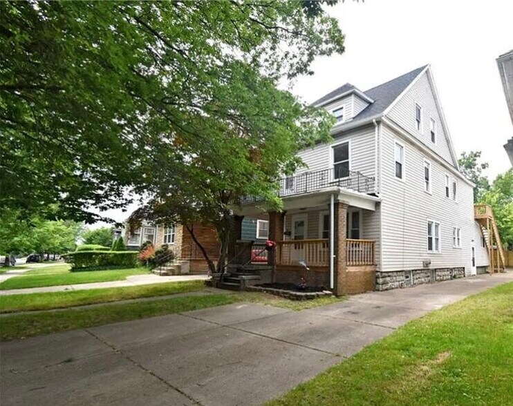 Building Photo - 28 Red Jacket Pky