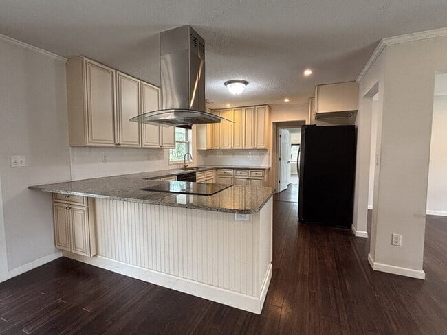 Building Photo - 117 Alma Dr