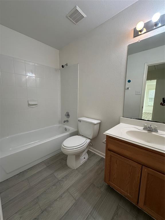 Building Photo - 2303 Ledgeway Ct