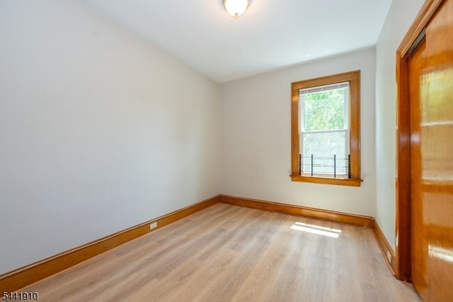 Building Photo - 103 Knapp Ave