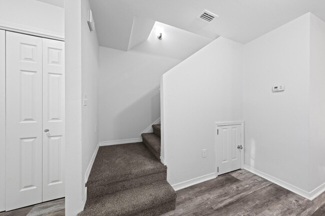 Building Photo - 220 Fir Ave