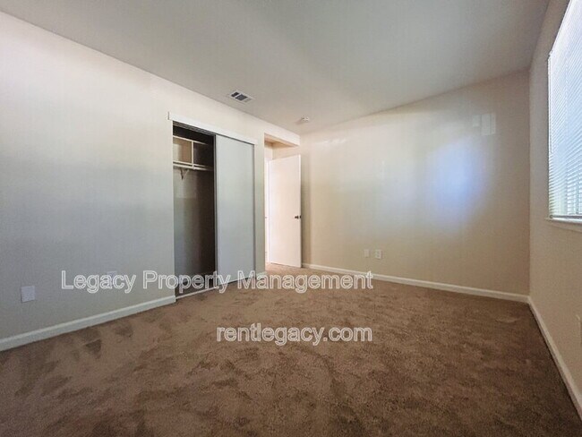 Building Photo - 6841 Castleberry Cir