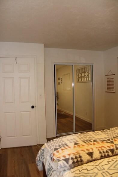 Building Photo - 84 W Main St