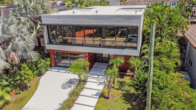 Building Photo - 620 Solar Isle Dr