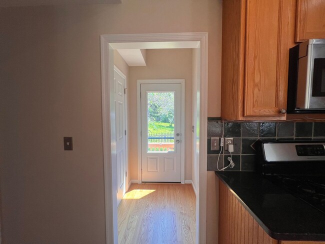 Building Photo - 1093 Wintergreen Ln