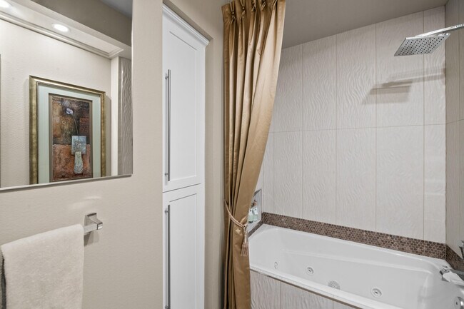 Building Photo - 78391 Desert Willow Dr