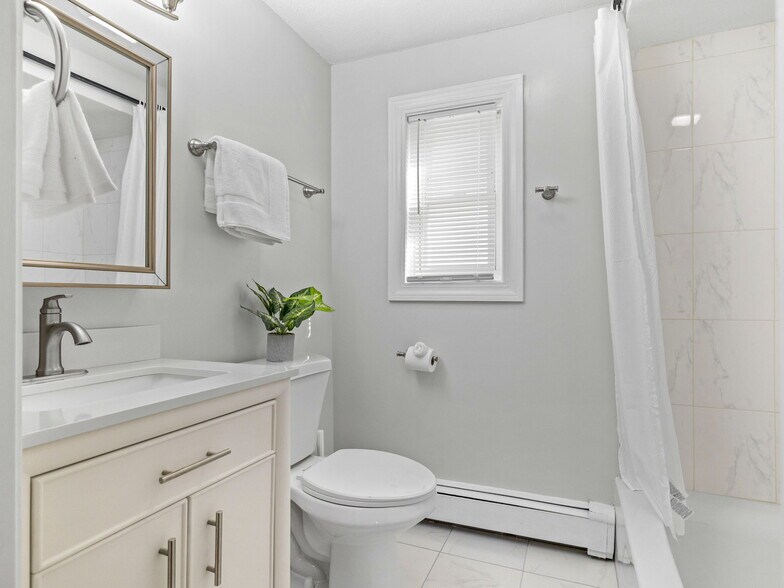 Building Photo - 110 Glen St