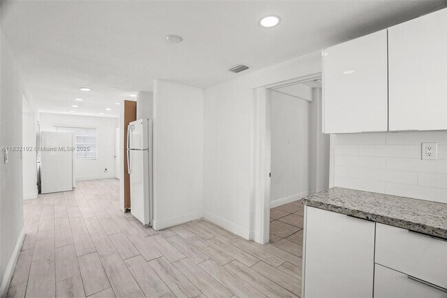 Building Photo - 25 SW 14th St