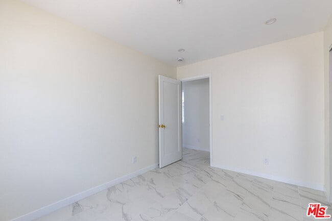 Building Photo - 5123 W 130th St