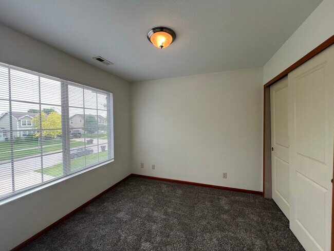 Building Photo - 480 SE Waco Pl